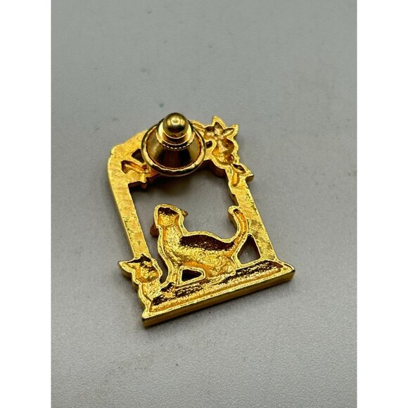 Vintage Avon Tack Pin Cat & Mouse On Window Touch of Whimsy Gold Tone Lapel Pin - Picture 5 of 7